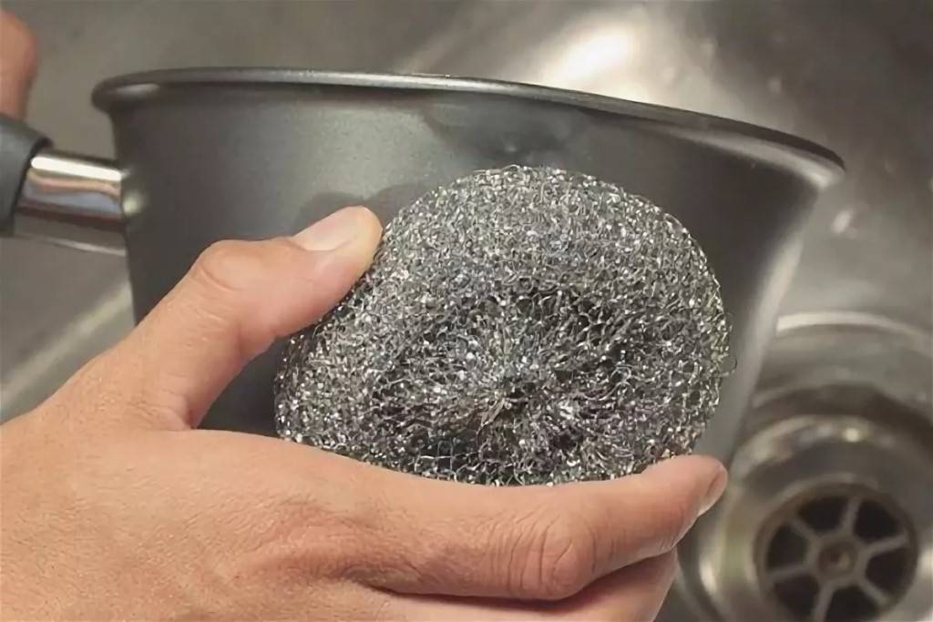 7 полезных способов применения металлического ёршика для посуды