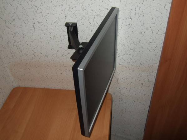 Как прикрепить телевизор к стене без кронштейна