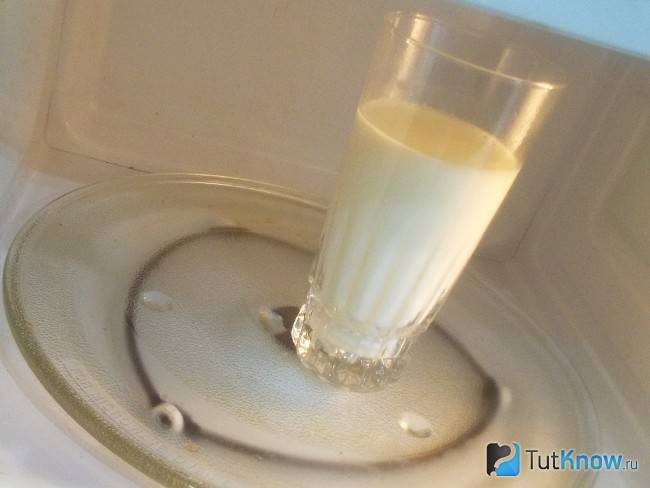 Сколько закипает молоко. как правильно кипятить молоко, чтобы оно не пригорело и не убежало