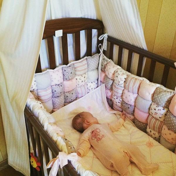 Размер детского одеяла для новорожденных в кроватку - стандартные показатели