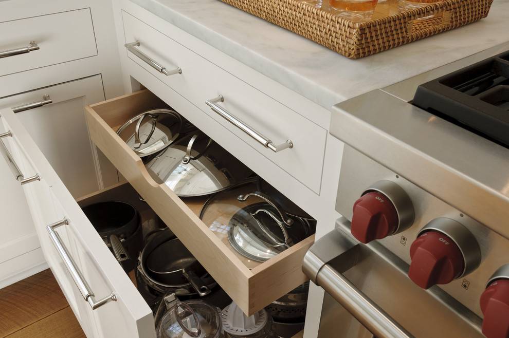 Как выбрать навесные шкафы для кухни: советы по установки и реальные фото примеры