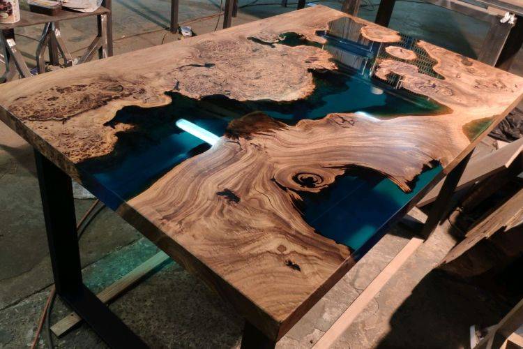 Как сделать стол из дерева и эпоксидной смолы своими руками