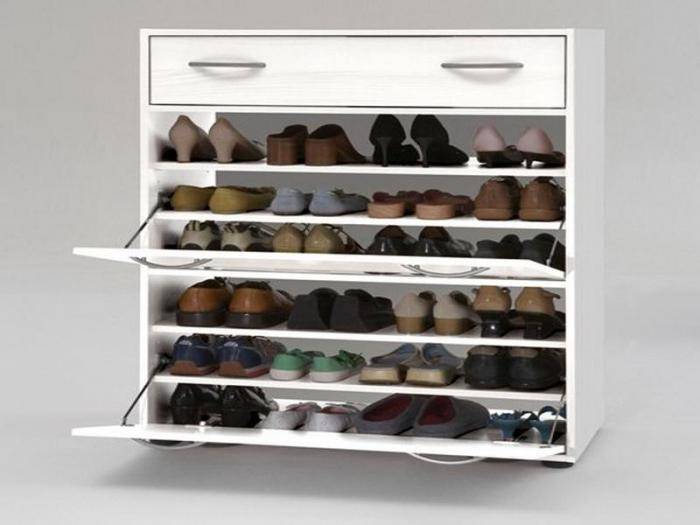 Хранение обуви в прихожей, шкафу, на балконе: варианты, фото, особенности