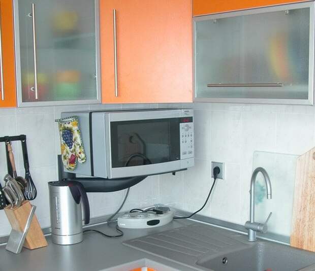 Можно ли ставить телевизор на холодильник на кухне, какой вес неопасен