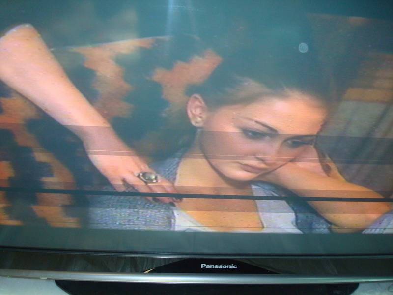 Горизонтальные и вертикальные полосы на экране телевизора, почему возникают помехи на экране телевизора и как убрать полосы светлые и темные разных цветов