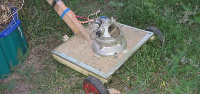 Как сделать газонокосилку из старых инструментов и бытовой техники своими руками