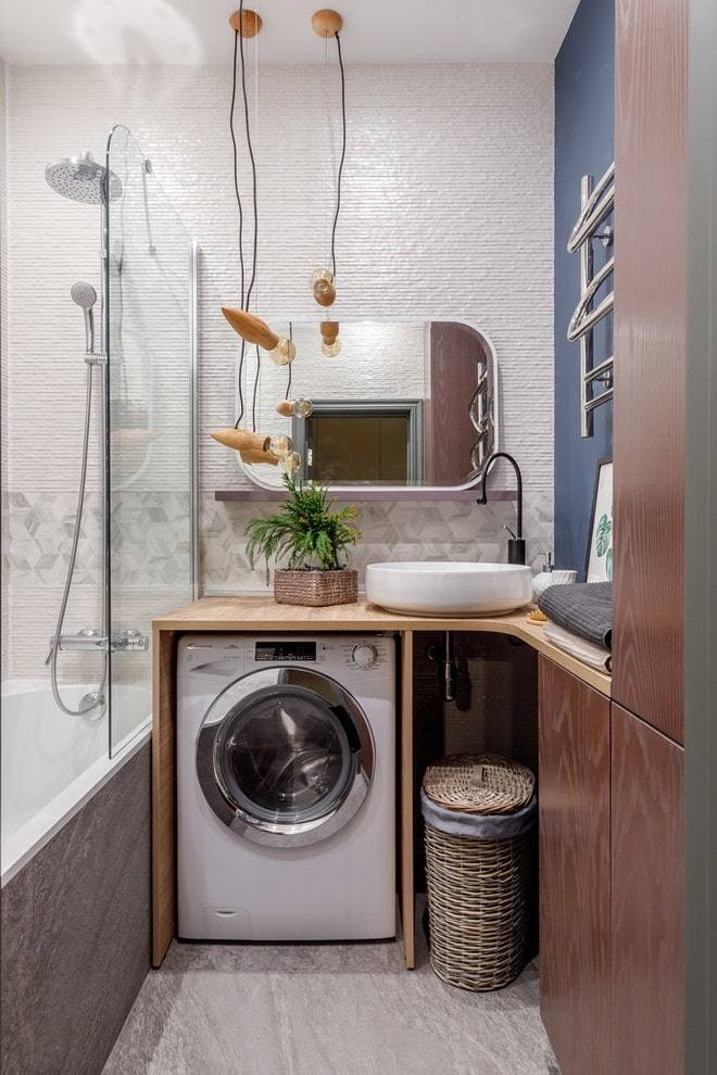 Куда поставить стиральную машину в маленькой ванной, хрущевке и не только, с фото