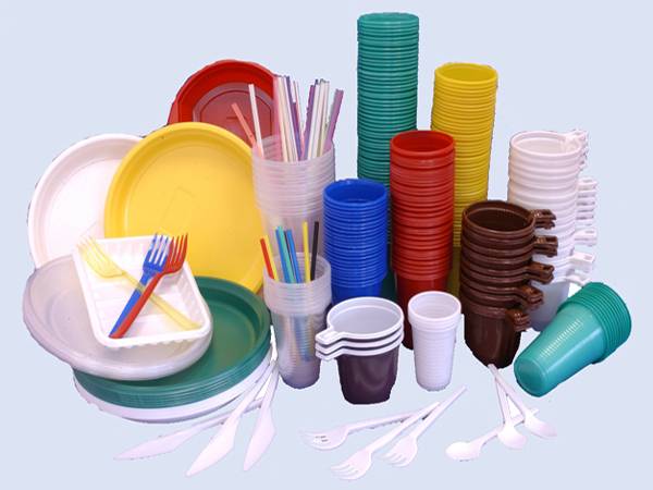 С 1 января из общепита исчезнет одноразовая пластиковая посуда. топ-6 вопросов по этому поводу