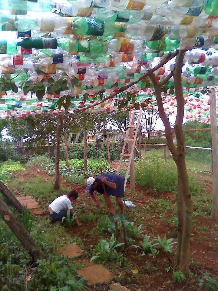 Поделки из пластиковых бутылок — идеи для дачи, сада и огорода