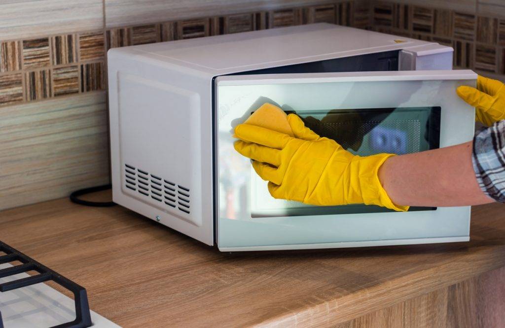 Как почистить микроволновку в домашних условиях быстро и эффективно