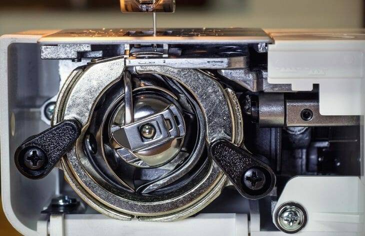 Причины, по которым швейная машина не захватывает нижнюю нить, и их устранение - shvejka.com