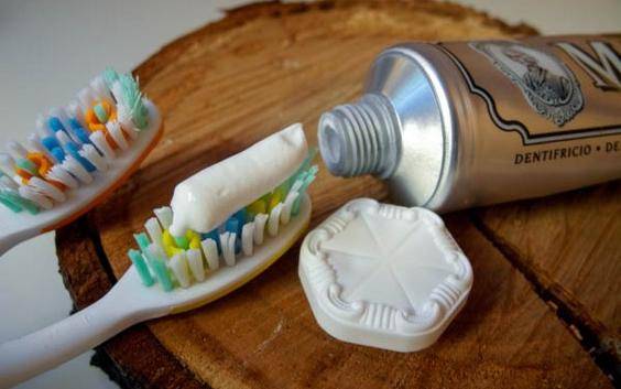 Освежитель для унитаза из зубной пасты: как правильно использовать