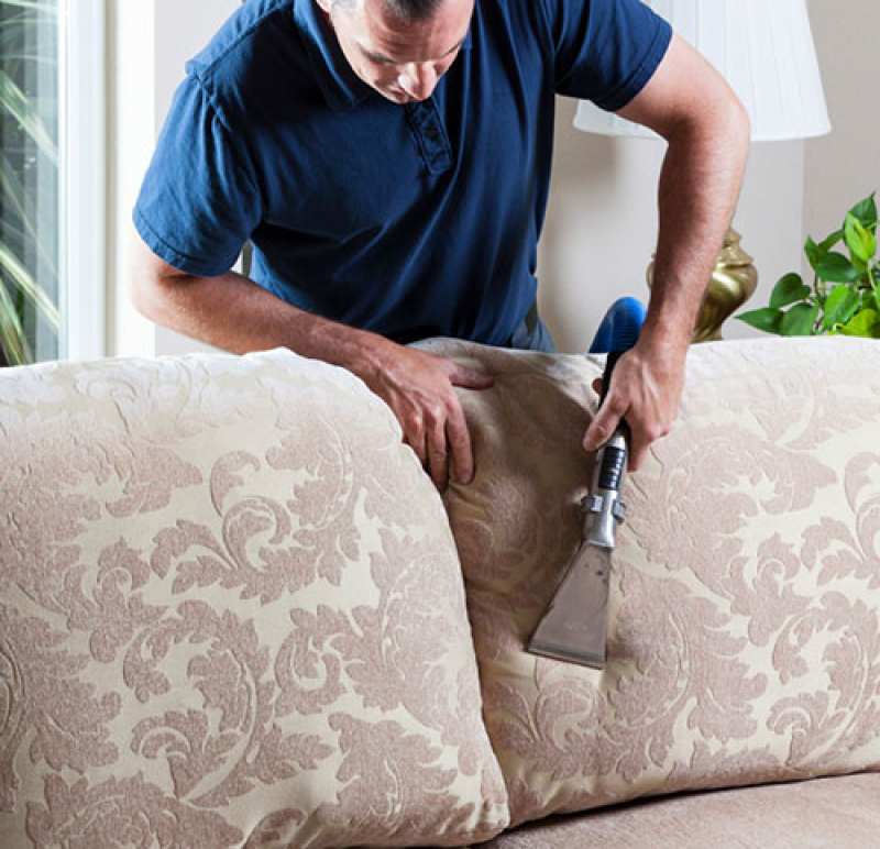 Чистка кожаной мебели в домашних условиях, как правильно удалить пятна