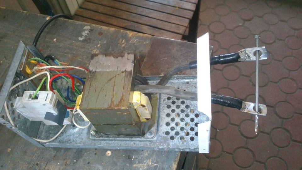 Схема и этапы сборки точечной сварки своими руками из микроволновки
