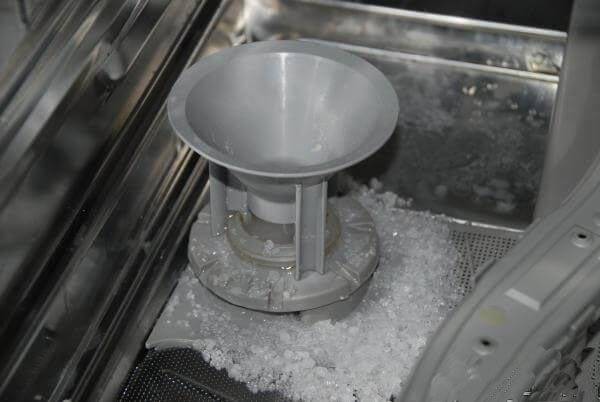 Соль для посудомоечной машины: инструкция – сколько сыпать, какая нужна, зачем
