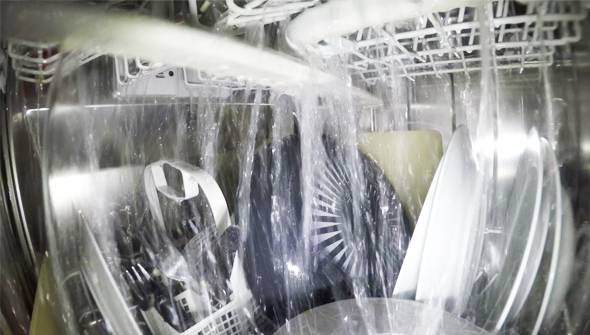 Поднимается вода в посудомоечной машине при отключённой подаче воды