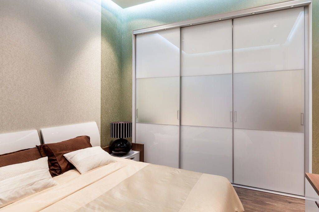 Шкаф-купе в спальню — 95 фото современного дизайна. инструкция, как выбрать и сочетать шкаф в интерьере спальни