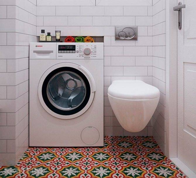Куда поставить стиральную машину в маленькой ванной, хрущевке и не только, с фото