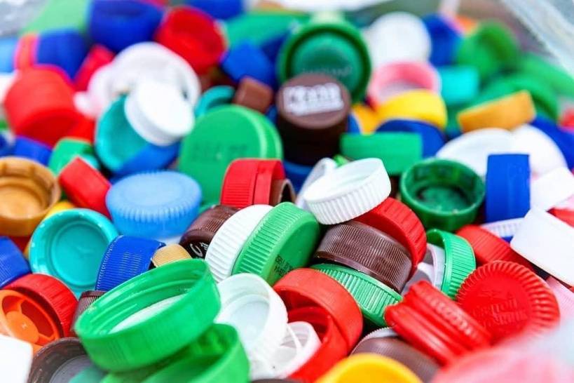 «фантастик пластик»: 13 дизайнерских предметов из переработанных отходов | рбк тренды