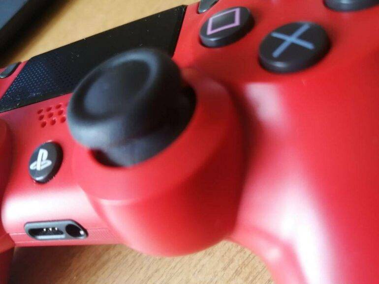 Совместимость джойстиков ps4 и ps3. что куда подходит?
