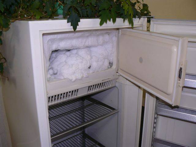 Почему холодильники красят в белый цвет