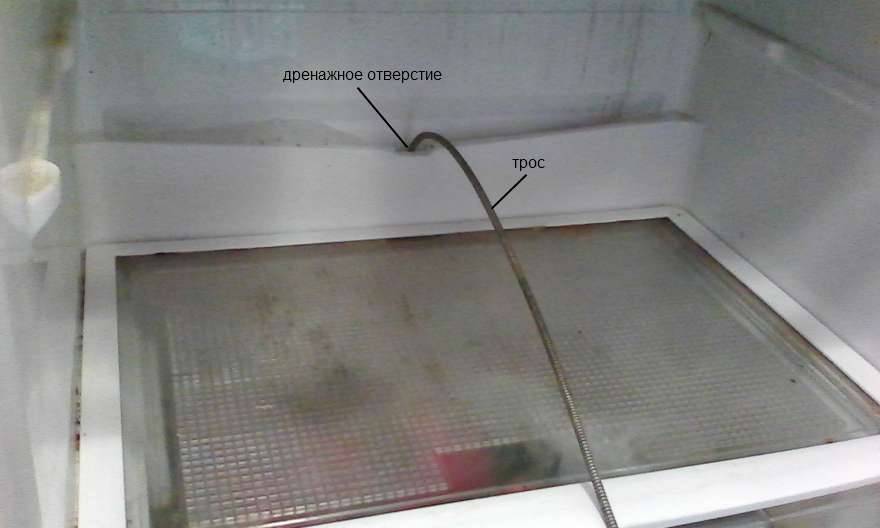 Как почистить дренажное отверстие в холодильнике