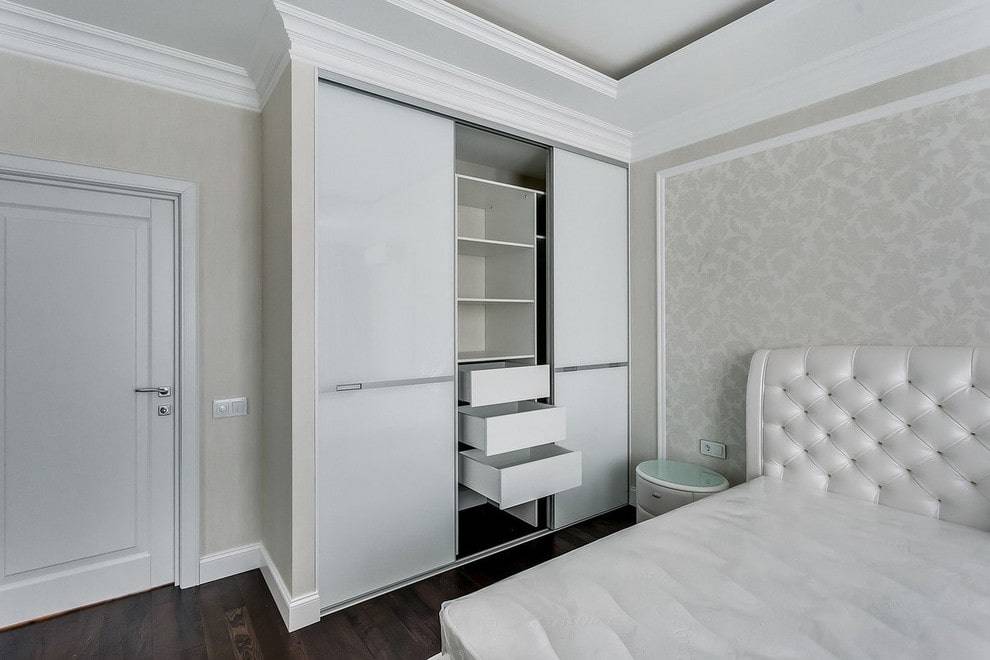 Встроенный шкаф в спальне фото дизайн