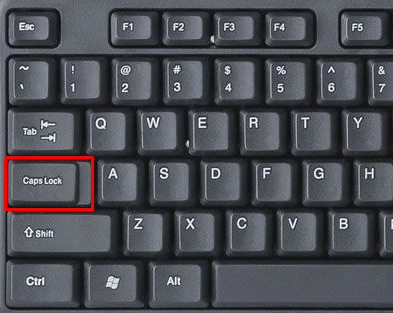 Нажимать латинский. Большая буква на клавиатуре. Большая буква на клавиатуре компьютера. Как поставить большую букву на клавиатуре компьютера. Как сделать большие буквы на клавиатуре компьютера.