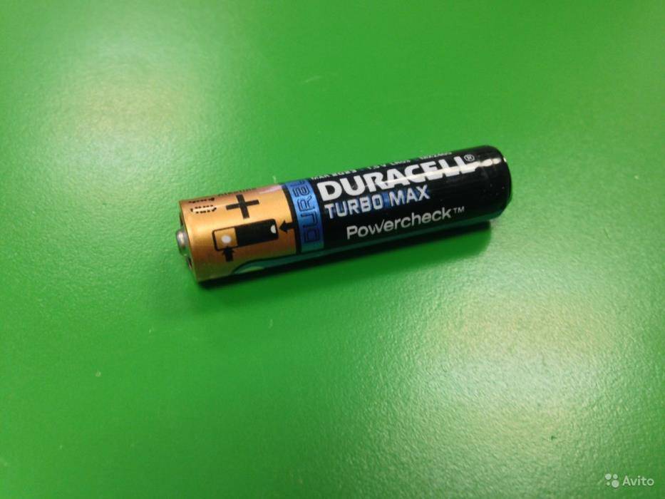 Как сделать зажигалку из батарейки и бумаги. как можно добыть огонь из пальчиковой батарейки