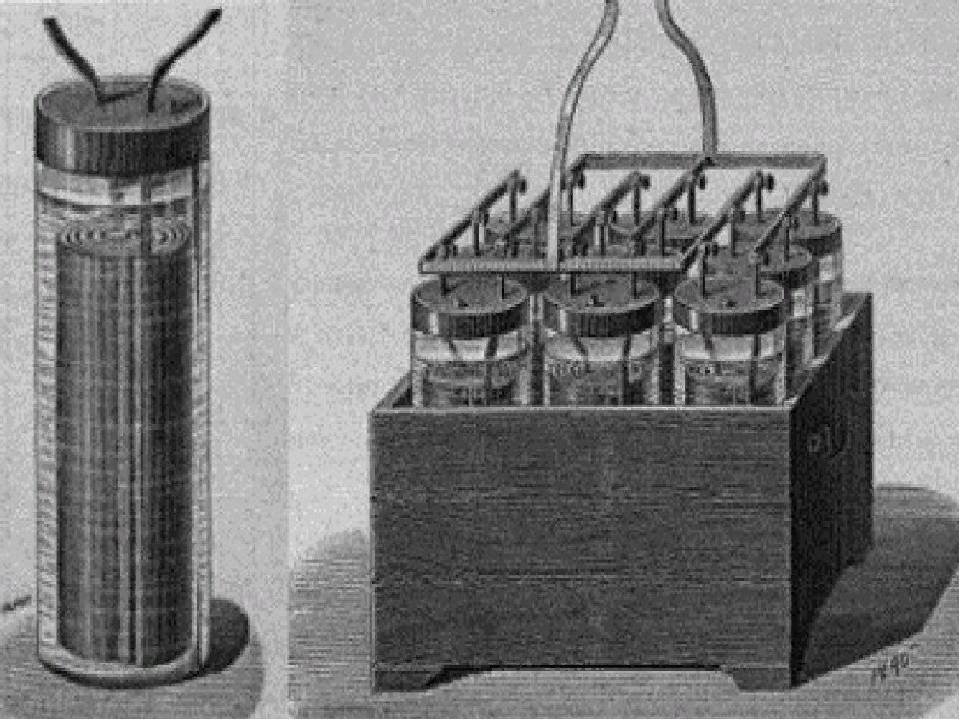 First battery. Свинцово-кислотный аккумулятор 19 века. Конденсатор вольта Алессандро. A1803 аккумулятор. Первая батарейка в мире вольта.