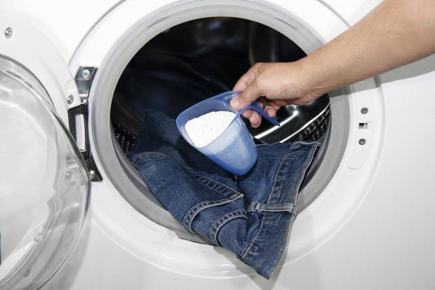 Как правильно стирать одежду, чтобы она не полиняла и не растянулась?
