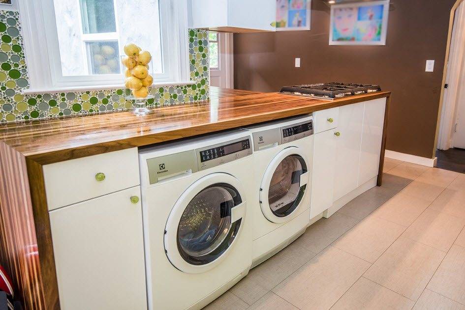 Куда поставить стиральную машину на кухне: 9 лучших мест + фото
