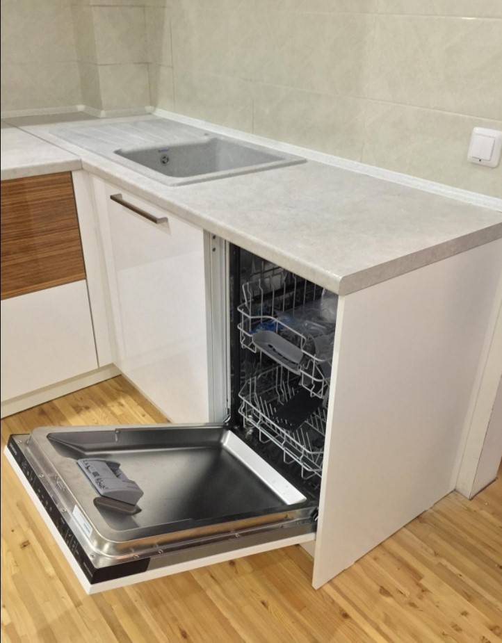 Встраиваемая посудомоечная машина без фасада