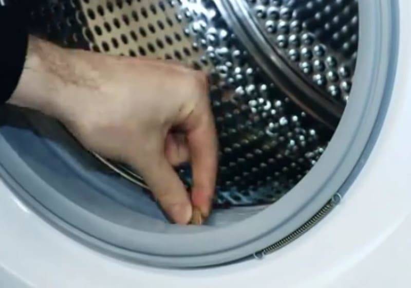 Почему стиральная машина сильно шумит. Бак стиральной машины 482000072326. Titanium барабан стиральной машины. Барабан стиральной машины с бельем. Накладка в барабан машинки.