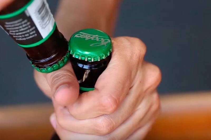 7 способов открыть бутылку пива или газировку без открывашки