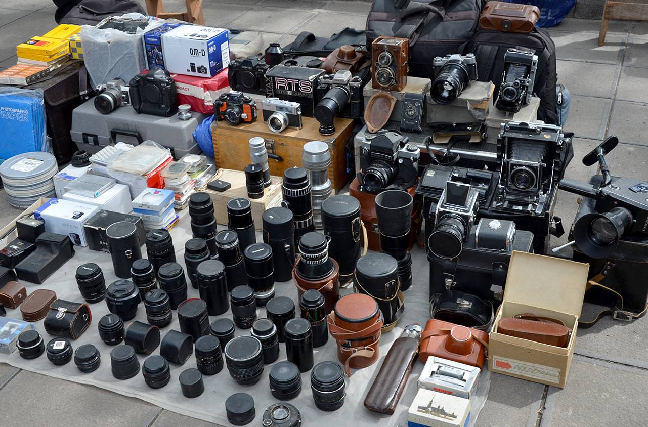 Радиобарахолка. Фотоаппараты на блошином рынке. Блошиный рынок в Москве. Рынок фотоаппаратов.