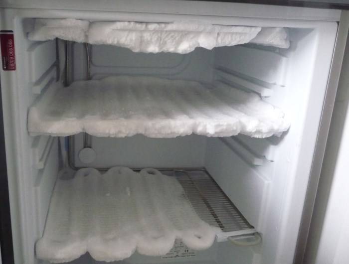 Что делать если холодильник сильно морозит?