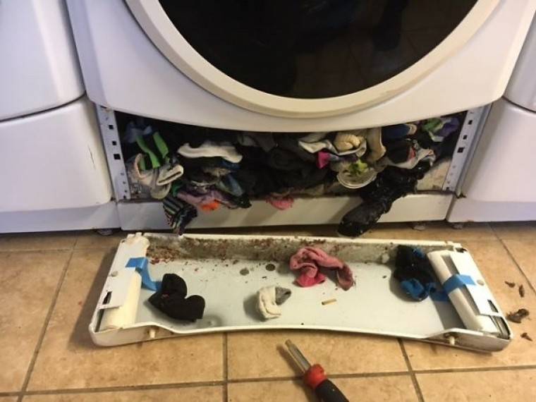 Как достать носки из стиральной машины