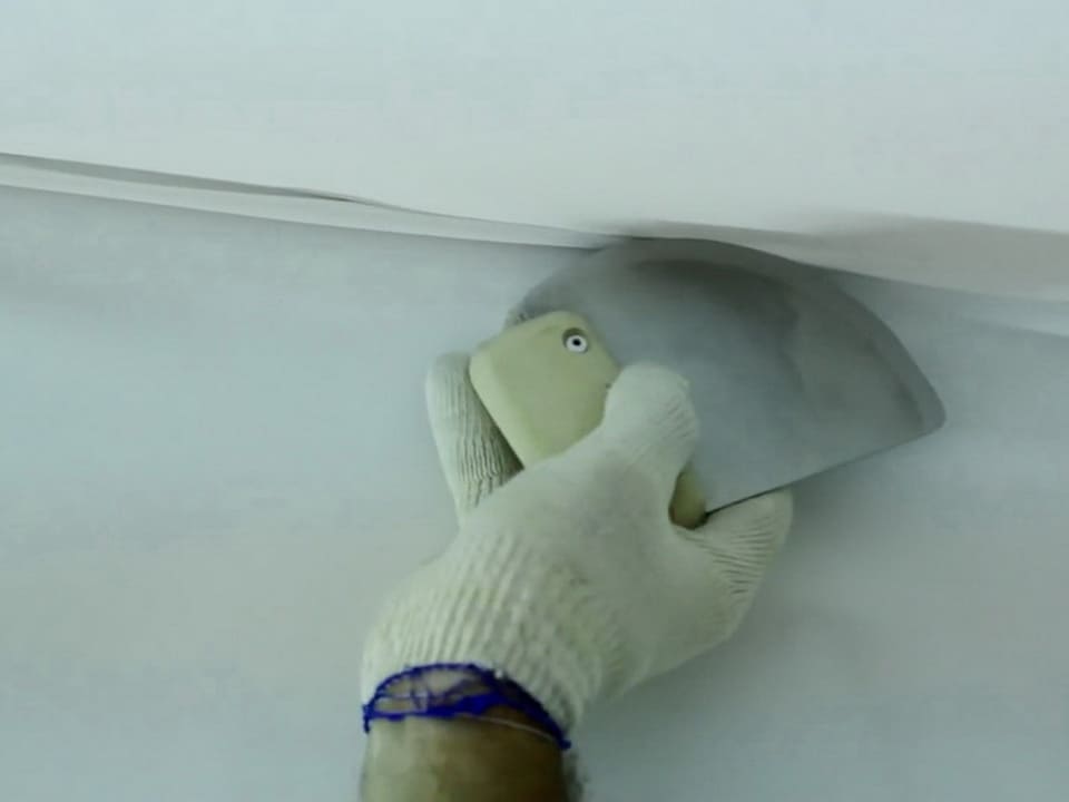 Как установить натяжной тканевый потолок своими руками