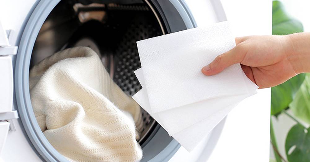 Зачем при стирке класть влажную салфетку в стиральную машину?
