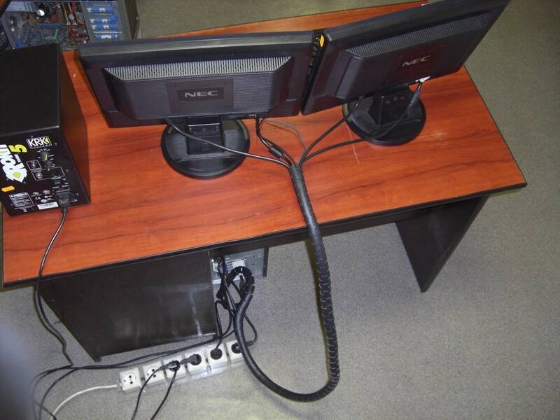 Как спрятать провода от компьютера под столом: как убрать провода от компьютера под столом