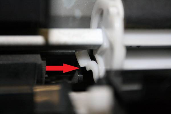 Застряла бумага в принтере: что делать и как вытащить листы из аппарата