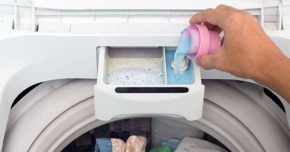 Стирка с уксусом: можно ли добавлять в стиральную машину-автомат и зачем, сколько нужно, как постирать белье?