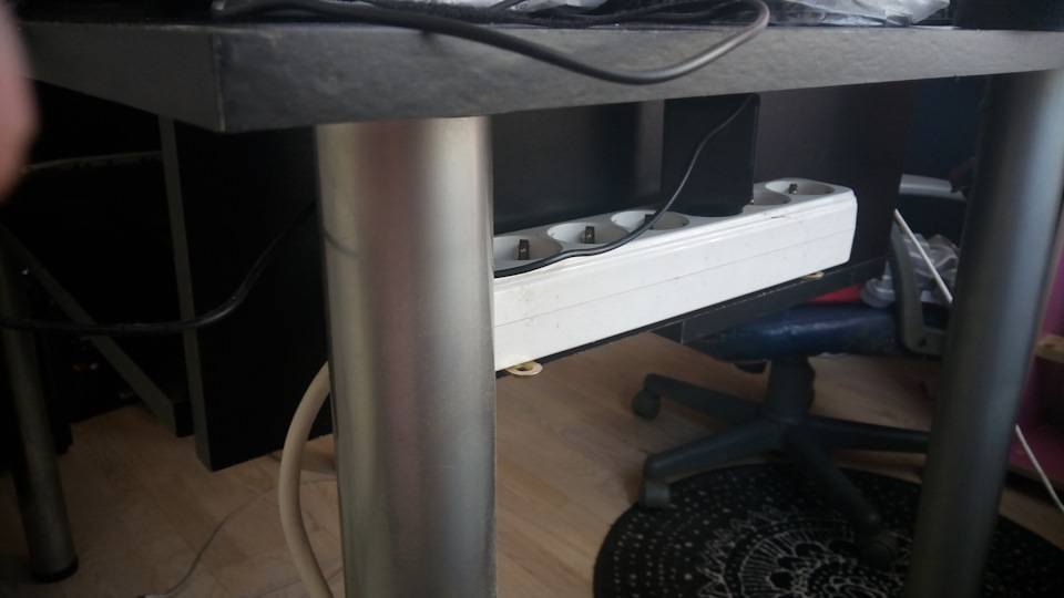 Как спрятать и украсить провода от компьютера под столом: лайфаки, приспособления и оригинальные дизайнерские решения