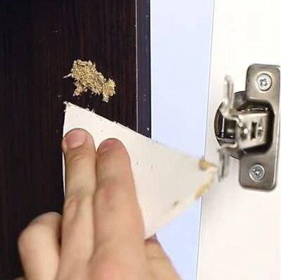 Как починить петлю на двери шкафа?