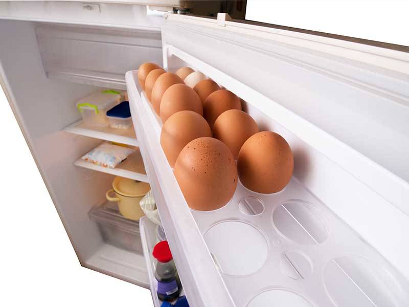 Нужно ли хранить яйца в холодильнике – лайфхакер