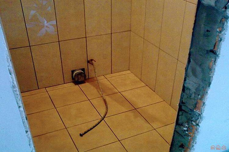 Как класть плитку в туалете своими руками: способы, позволяющие правильно уложить настенный и напольный кафель