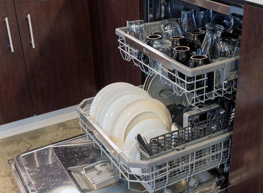 20 причин, почему течёт посудомоечная машина и как устранить протечку | рембыттех