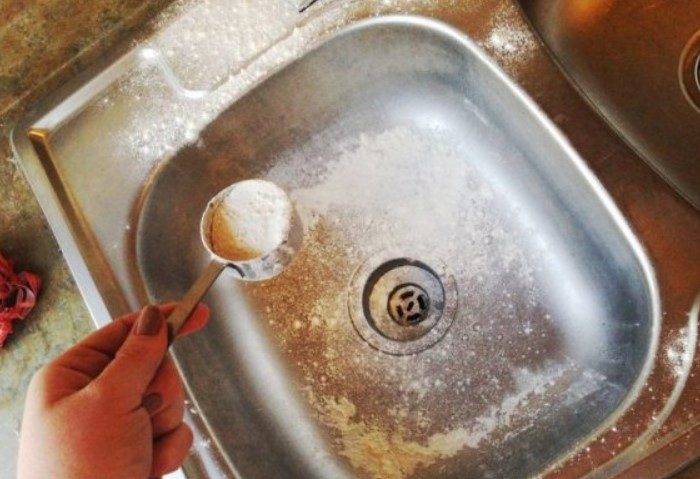 Почему нельзя оставлять грязную посуду в раковине и не мыть ее больше суток