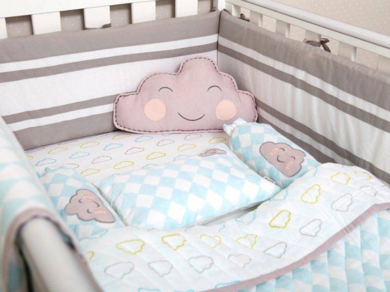 Размер детского одеяла для новорожденных на выписку и в кроватку